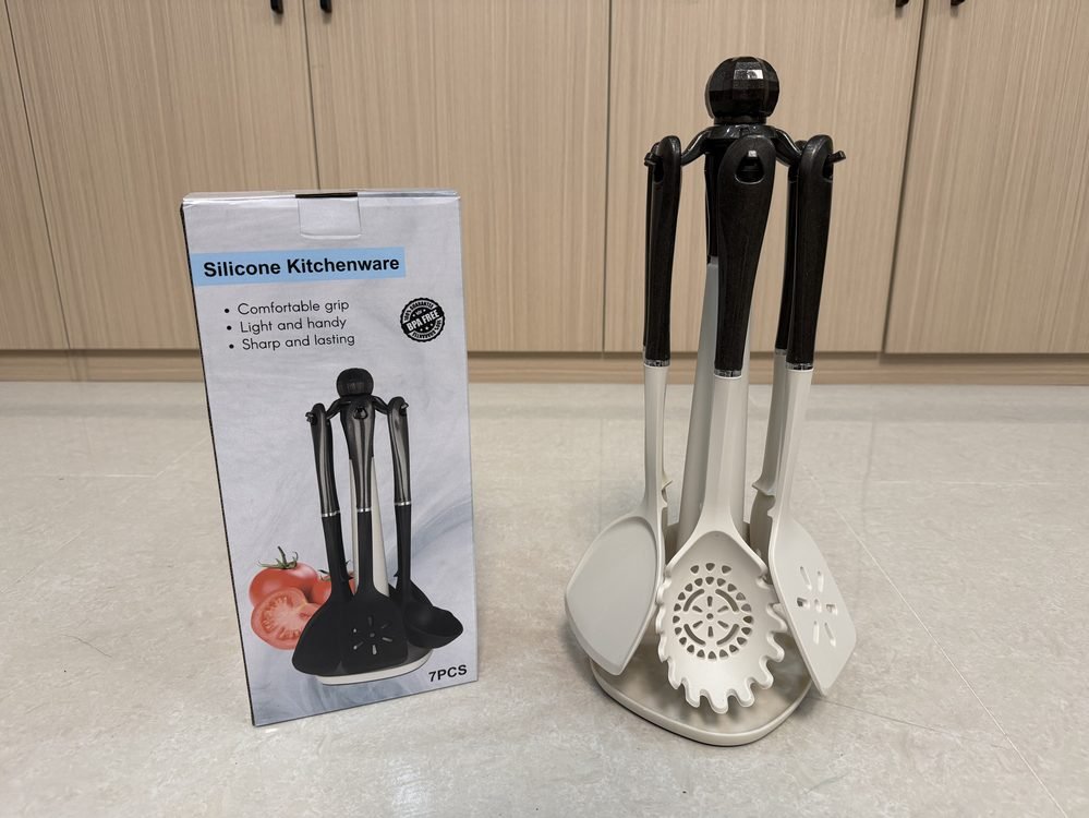 7-Piece Utensil Set with Plastic Handles and Plastic Rack