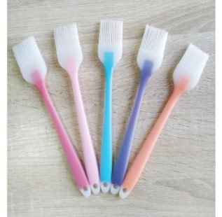 Small One-Piece Translucent Silicone Brush - Nylon Core