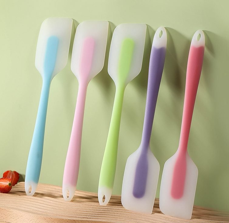 Translucent One-Piece Scraper - Silicone with Nylon Core